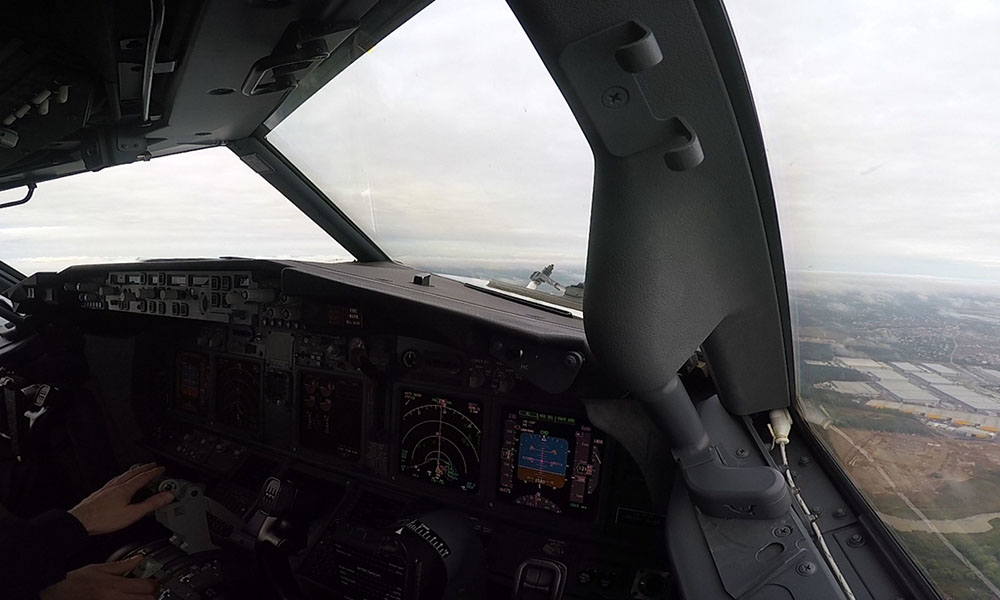 Вид из кабины пилотов во время полёта