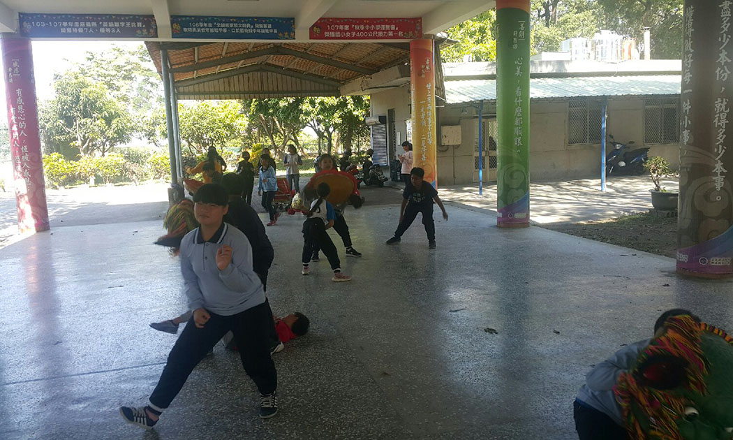 Дети играют на перемене в тайваньской школе
