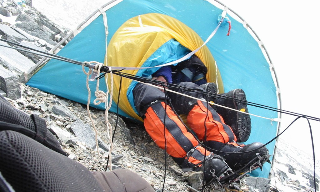 Альпинисты в палатке