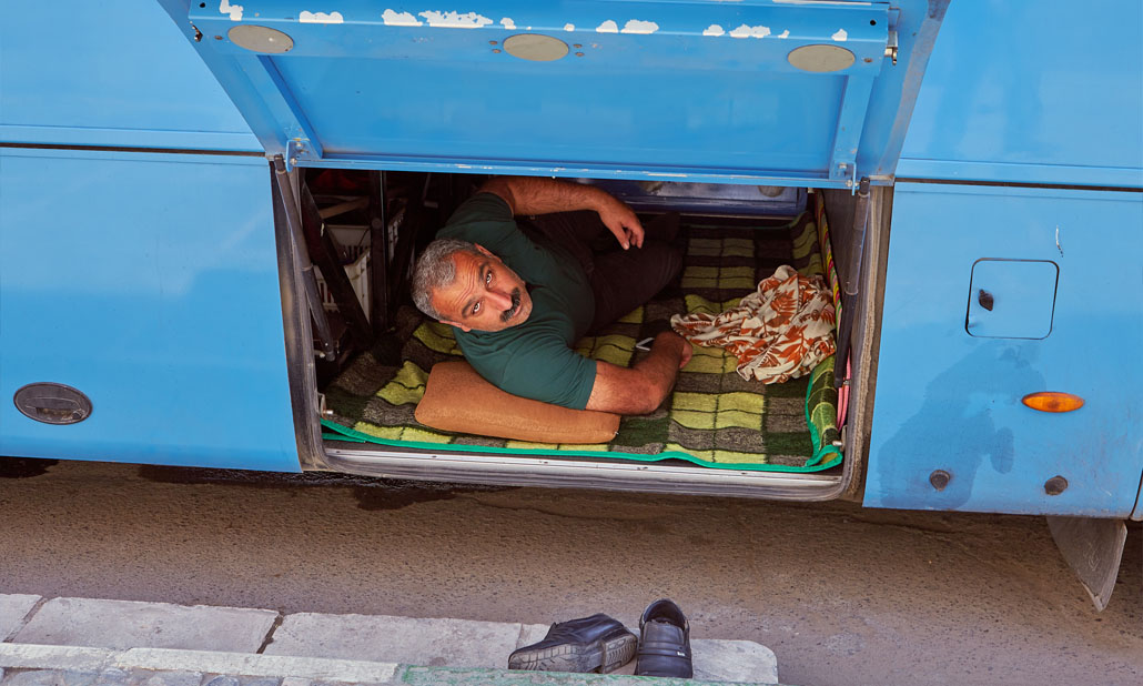 Иранский водитель автобуса