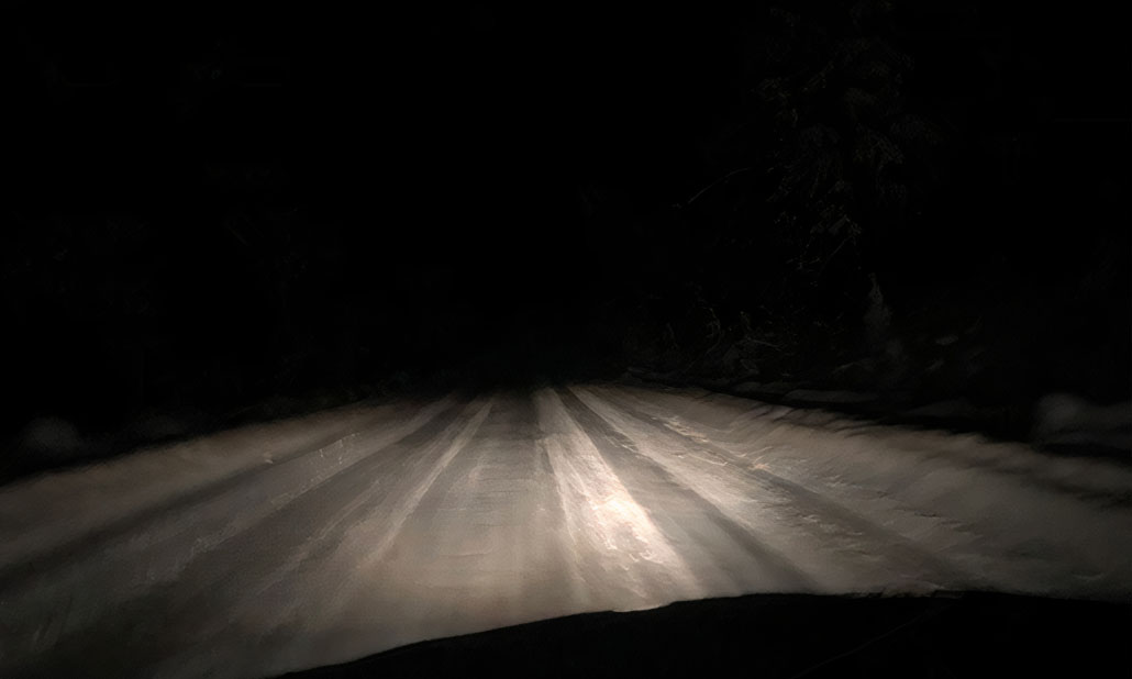 Ночная снежная дорога