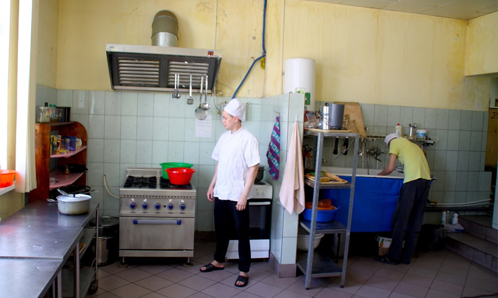 Фонд «Город без наркотиков» — кухня в реабилитационном центре