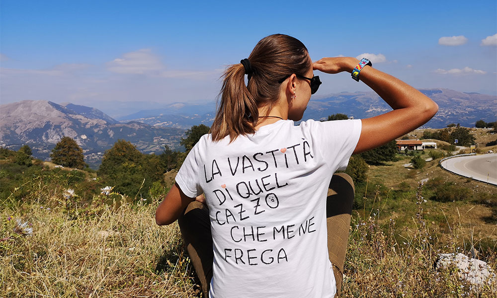 Гид по Риму, футболка с итальянской надписью