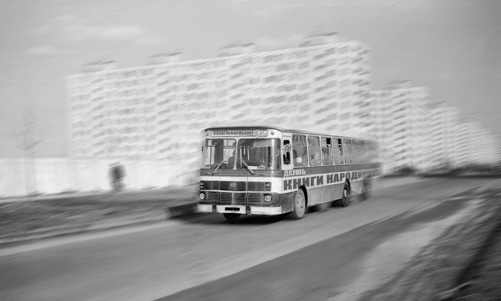 СССР, автобус везет людей